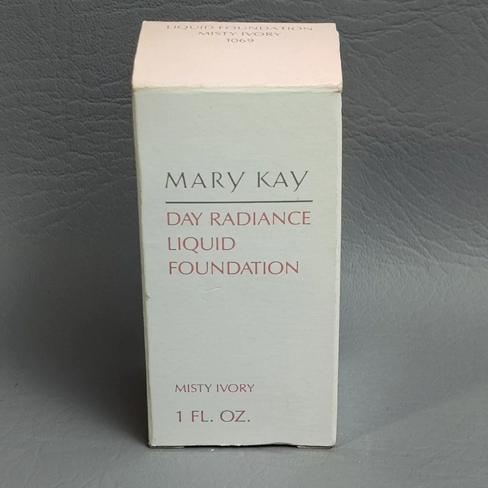 Mary‎ Kay Day Radiance Liquid Foundation Misty Ivory 1069 NEW in Box